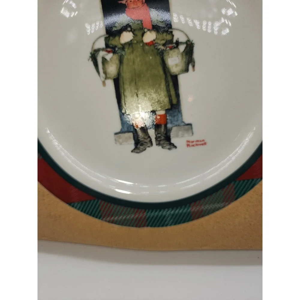 Norman Rockwell Gramps at the Door Collector Plate Plaid Rim Holiday Decor